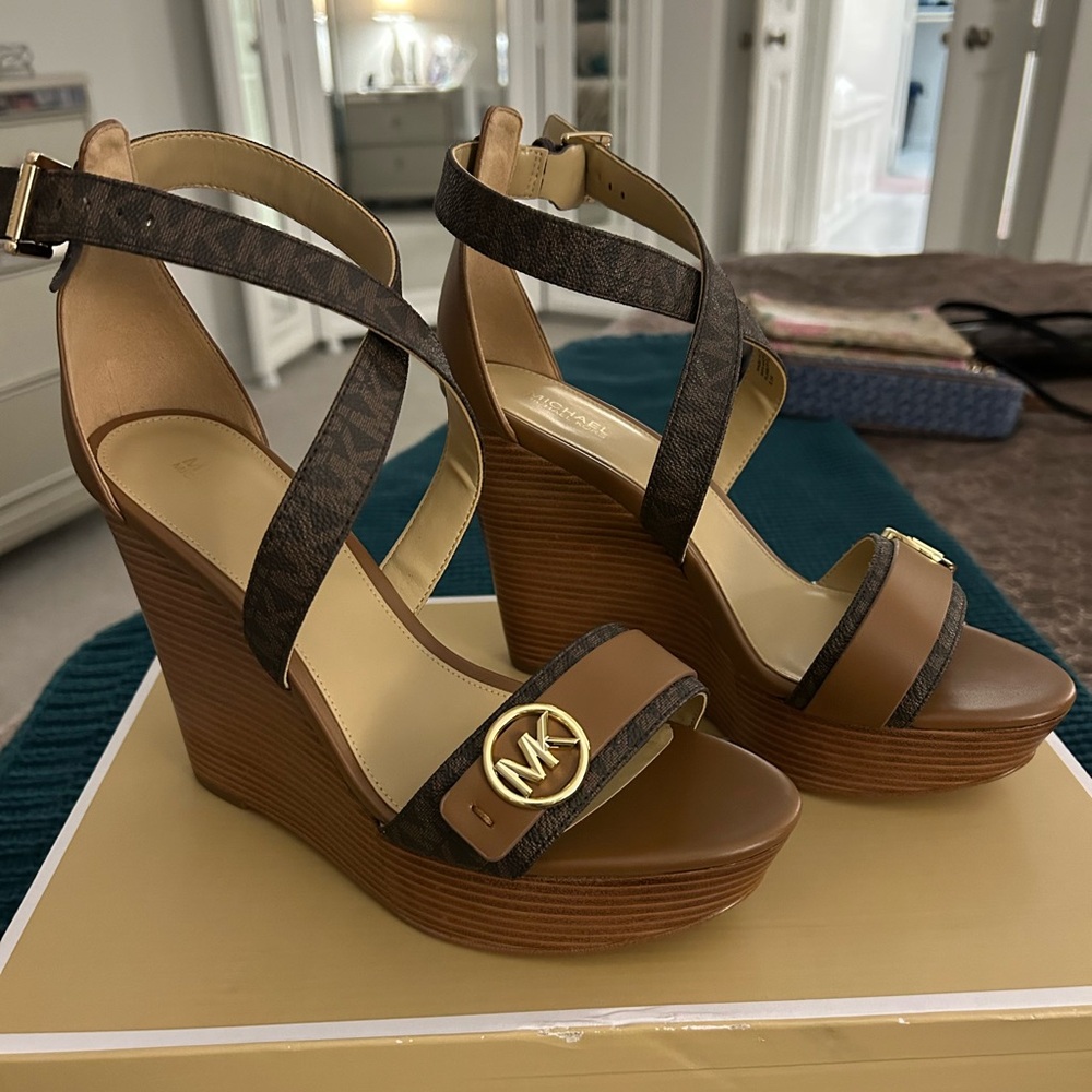 Michael Kors Wedge Heels 👑💛